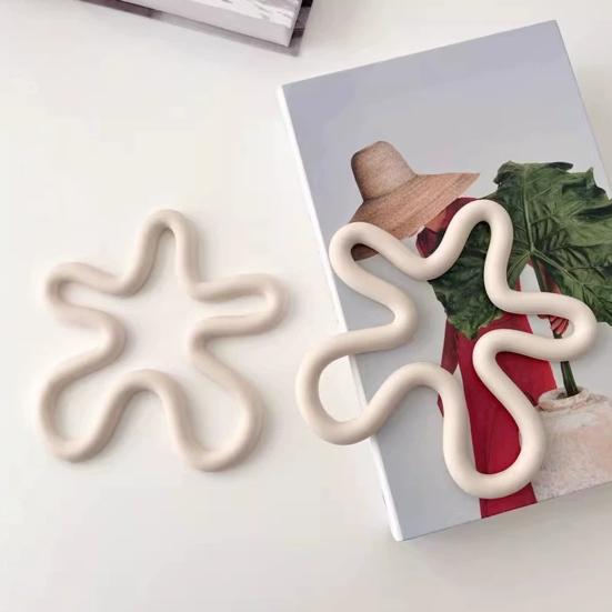 Silicone Heat Resistant Hot Pads Reusable Non-Slip Hangable Coasters for Cups Pots Plates Wear-resistant