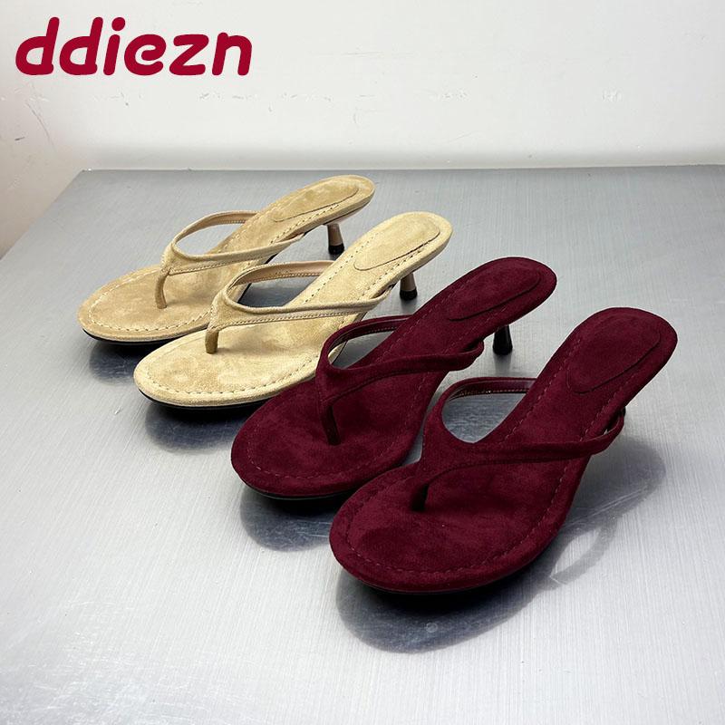 Mode Übergröße 43 Damen Sandalen mit niedrigem Absatz Sommer Strand Flip-Flops Mode Flock Damen Sandalen mit Absatz Hausschuhe Damenschuhe Pantoletten Pumps