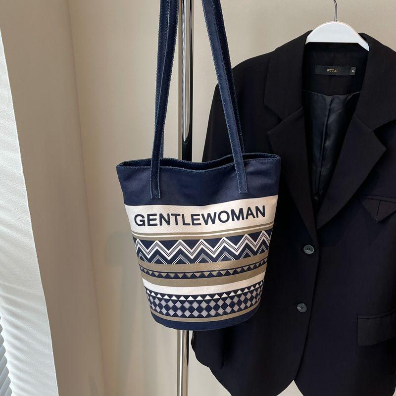 

Ethnic Style Canvas Student Class One-Shoulder Bucket Bag Navy blue