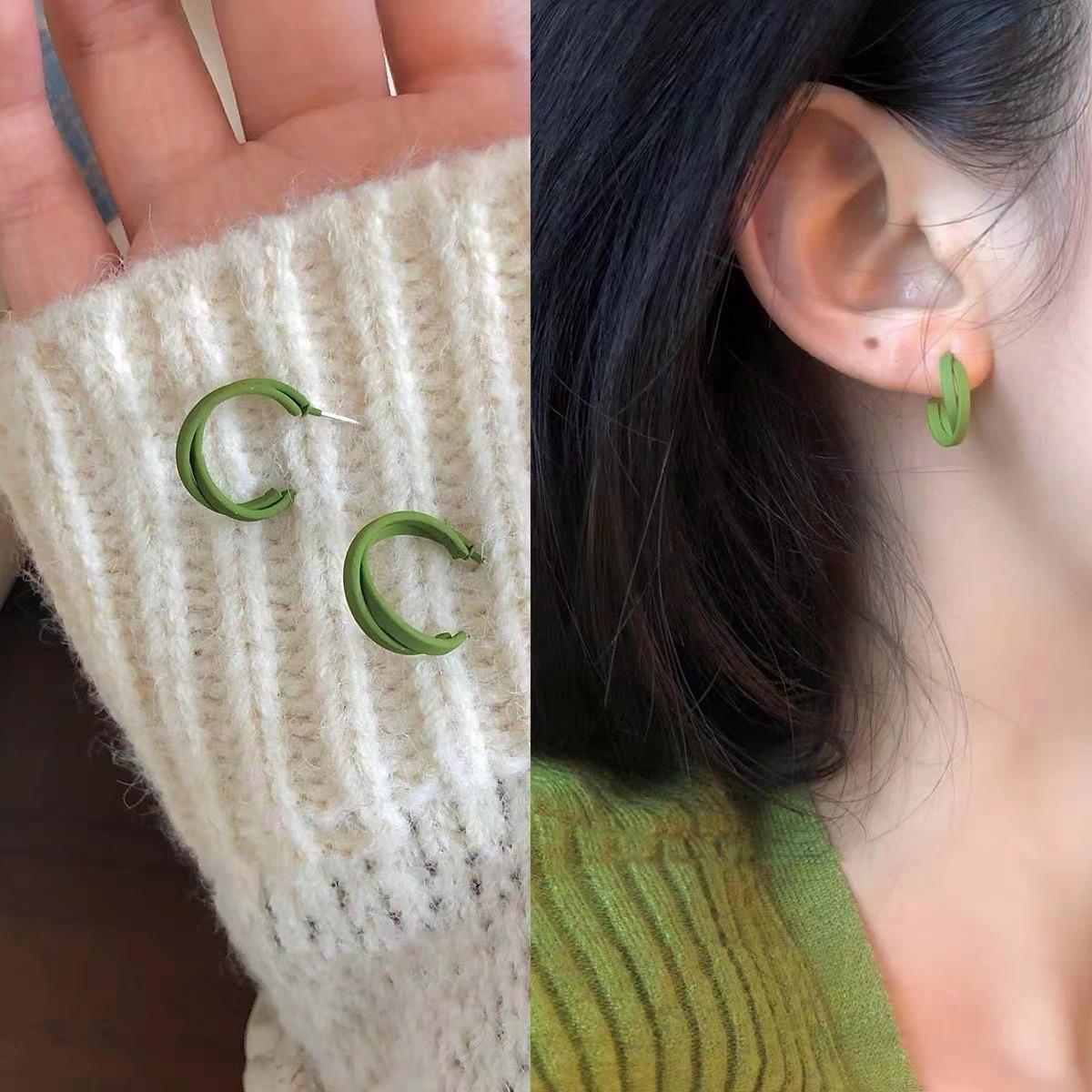 Simple and Small Green C-shaped Earrings Women s Versatile Korean Temperament Earrings Mori High-end Atmospheric Earrings Tide