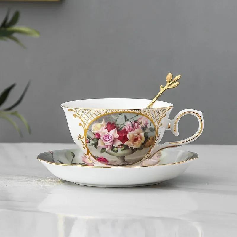 Ceramic Coffee Cup Saucer Spoon Set Flower Tea Cups Set European Porcelain Mug and Saucer for Coffee Cups Mugs Coffeeware Gift