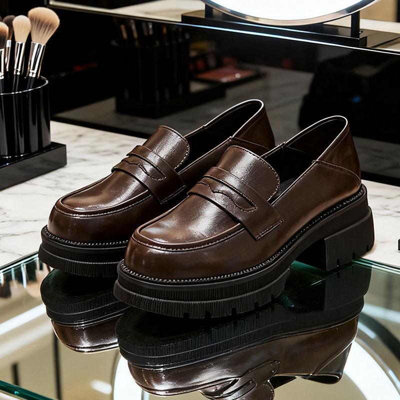 

Лоферы женские 2025 весна и осень новые в британском стиле маленькие кожаные туфли jk японские на платформе с одним ремешком французские туфли на высоком каблуке 40 коричневый