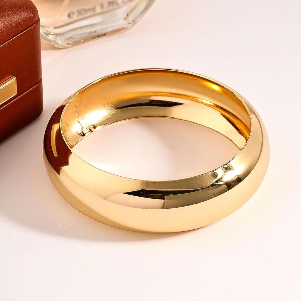 European-American Style Polished Metal Bracelet for Women in Gold & Silver - Fashionable, Versatile, Trendy Jewelry.