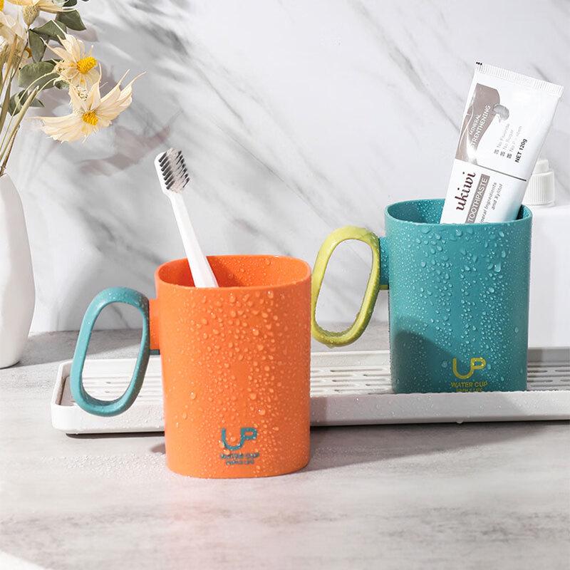 Comfortable Grip Plastic Mouthwash Cups