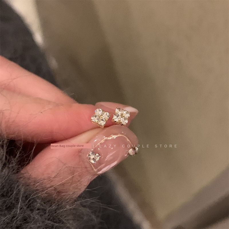 

before Sleep! Mini Exquisite Square Diamond Zircon Stud Earrings Ear Bone Stud Female Special-Interest Design Classic Style Earrings Fashion A pair of white