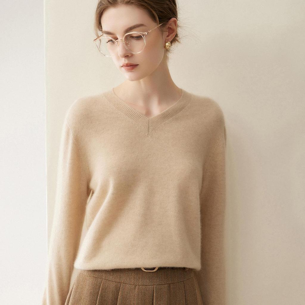 Women's First-Line Ready-to-Wear Slim-Fit Cashmere V-Neck Sweater, 2026 Autumn/Winter Collection, Seamless Wool Knit Pullover Base Layer.