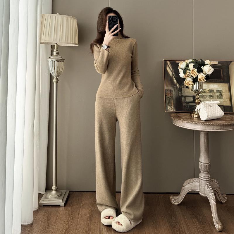 7722 Set Tre Pezzi in Maglia Accogliente: Gilet Versatile, Top a Collo Alto e Pantaloni Lunghi per Autunno/Inverno