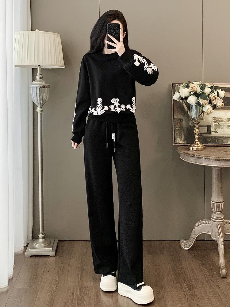 

2025 Autumn High-End Casual Print Sweatshirt & Wide-Leg Pants Set for Women Small