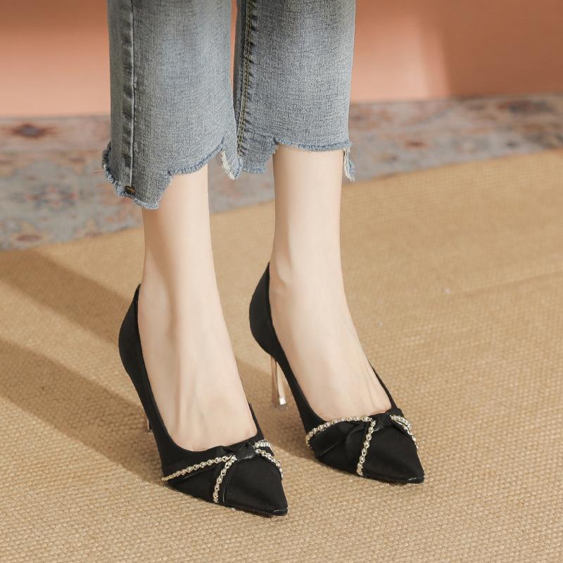 

Туфли на высоком каблуке женские 2025 новые весенние свадебные туфли на среднем каблуке невеста свадебное платье Xiuhe две туфли подружки невесты 39