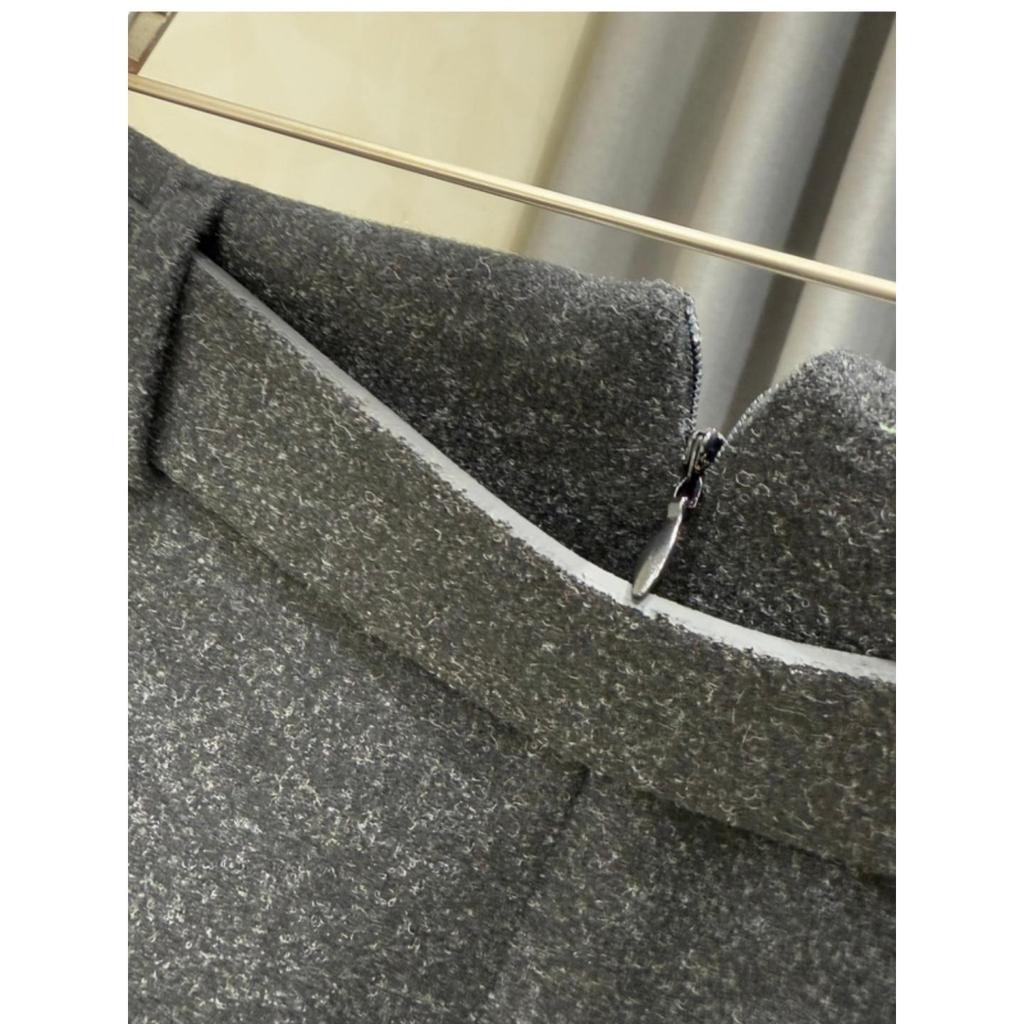 Women's Gray Wool A-line Skirt - High Waist, Thickened for Autumn/Winter, Hip-hugging, Anti-exposure, Short Casual Skirt