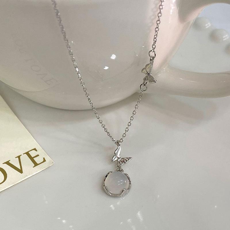 Super Feenhaft Sanfter Wind Weißer Jade Mark Schmetterlingshalskette mit Süßem und Hochwertigem Gefühl, Schlüsselbeinkette, Vielseitiges Temperament