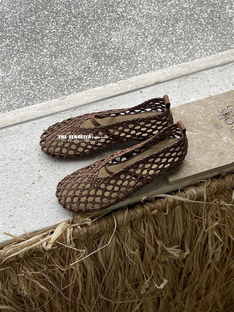 

2025 new flat mesh shoes ballet shoes shallow mouth one-word buckle hollow Mary 39 темно-коричневого