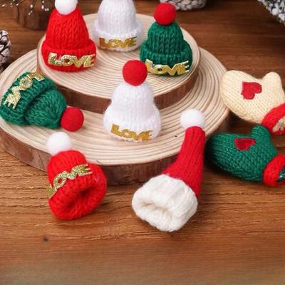 5pz Piccoli Cappelli di Natale 4,5cm Cappellino lavorato a maglia a forma di cartone animato Bottiglia di vino Ornamento di bambola di Natale Decorazioni per festival
