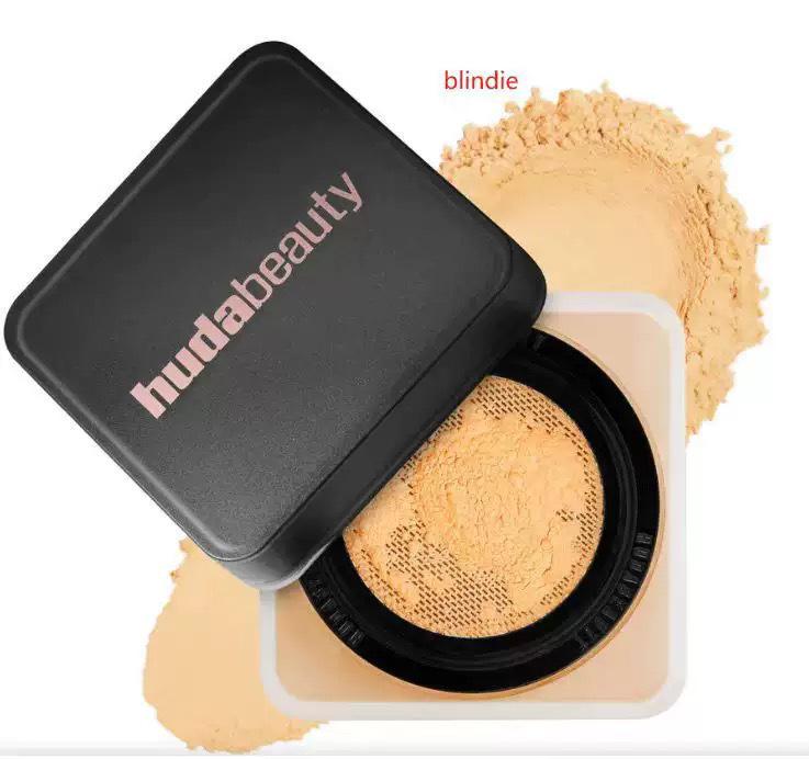 HUDA Beauty Transparent Loose Powder: Oil-Control Setting Foundation with Refreshing Concealer.