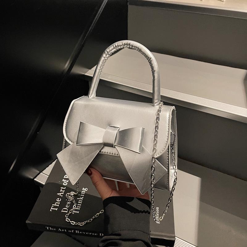 Trendy Texturovaná Crossbody taška s mašlí: Módní a všestranná dámská kabelka pro rok 2025