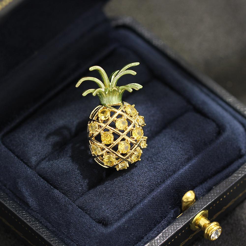 New Product Small Fresh Stone Yellow Pineapple Brooch Simple And Versatile Fashion Fruit Small Pin Men And Women The Same Collar Pin