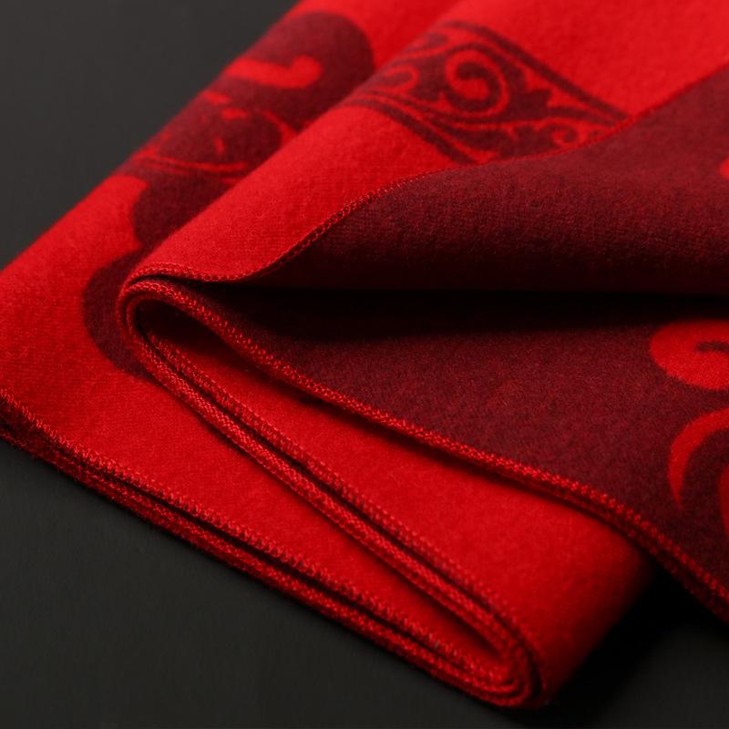 In the elderly red scarf female winter mother middle-aged big red scarf old grandmother Chinese red gift