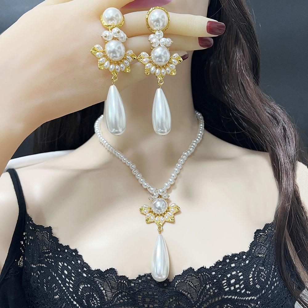 Light Luxury French Niche Retro New Design Imitation Shijia Pearl Necklace Earrings Set Chain
