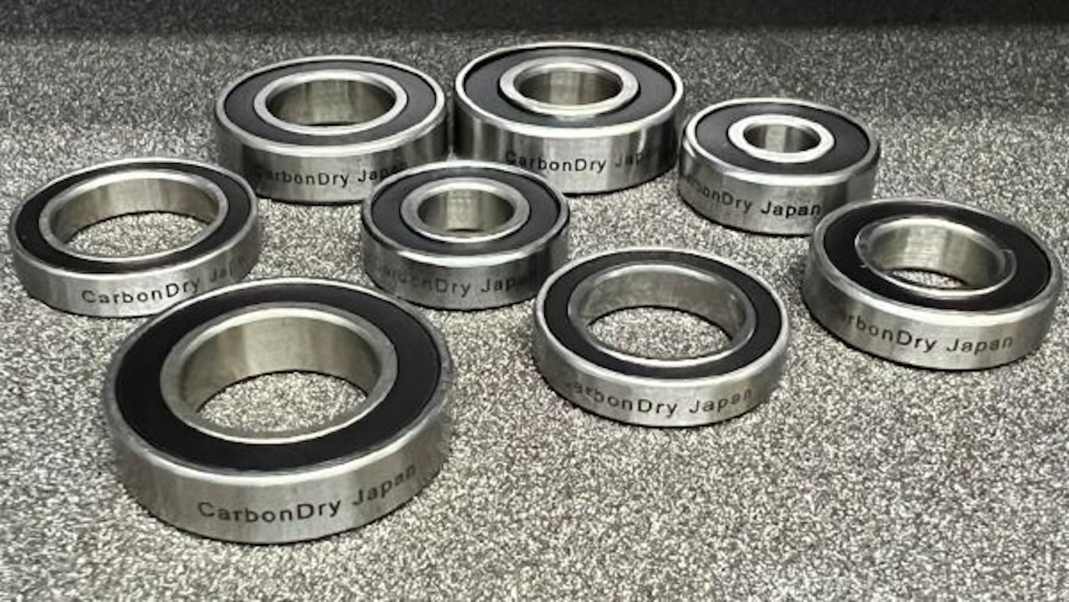 

CarbonDryJapan Black Bearing 26mmx17mmx5mm #6803 (1 piece)