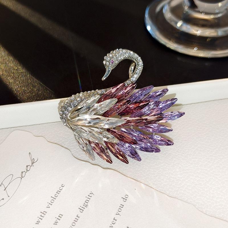Light Luxury High-Grade Gradual Change Swan Brooch Heavy Industry Imitation Elegant Crystal Brooch Anti-Light Pin