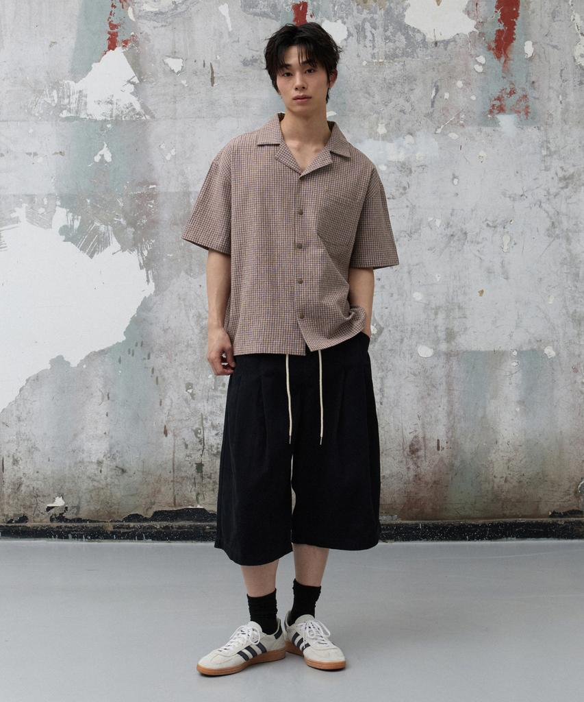 AGOD Double-Pleat Elastic String Bermuda Shorts [Black]