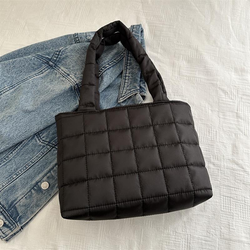 

Стильная вместительная сумка-тоут для женщин, идеально подходит для зимней моды, повседневного использования чёрный