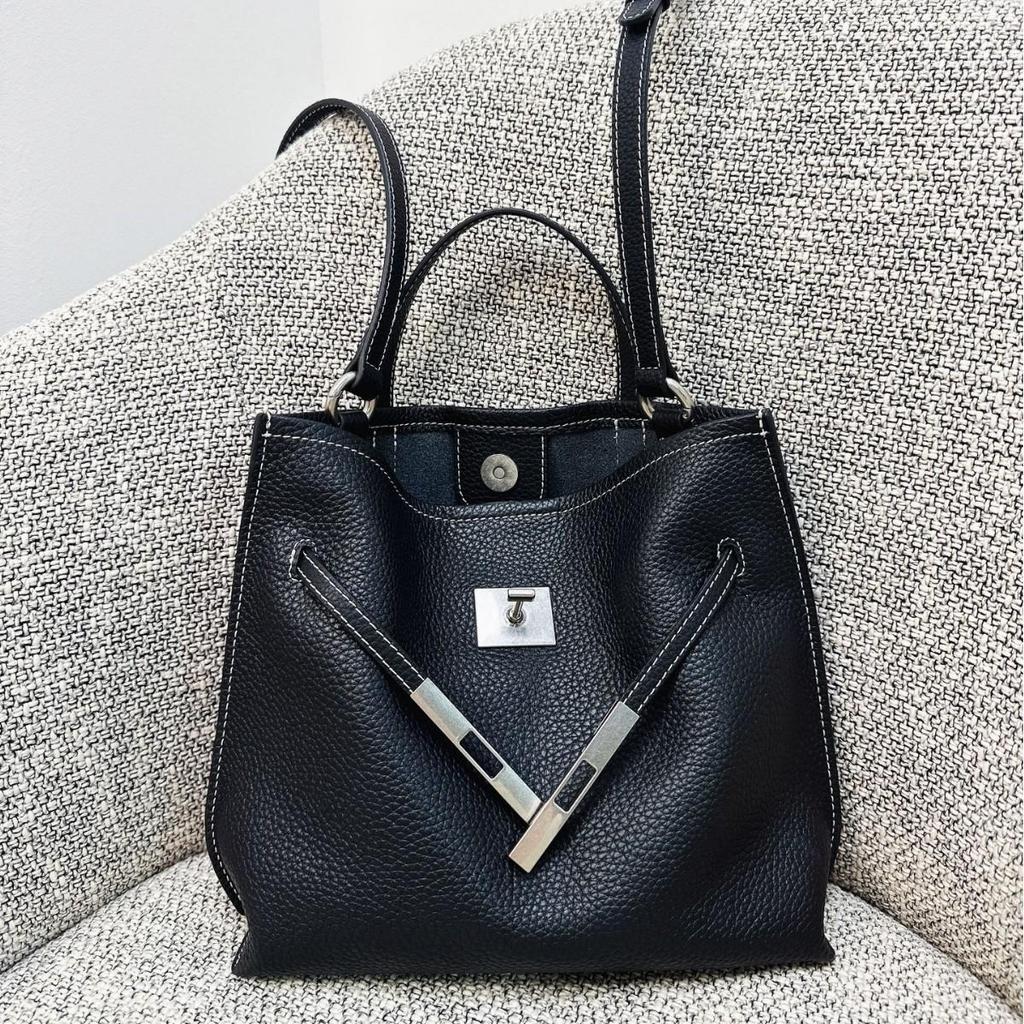Niche Design Lock Buckle Leather Bucket Bag Pebble Pattern Top Layer Cowhide Large Capacity Portable Commuter Shoulder Bag
