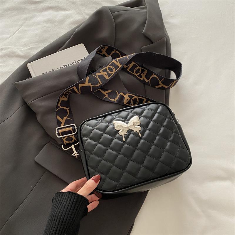 Textured Bag Women's 2025 Spring New Commuter Retro Simple Diamond Embroidered Thread Wide Shoulder Strap Messenger Bag Small Square Bag