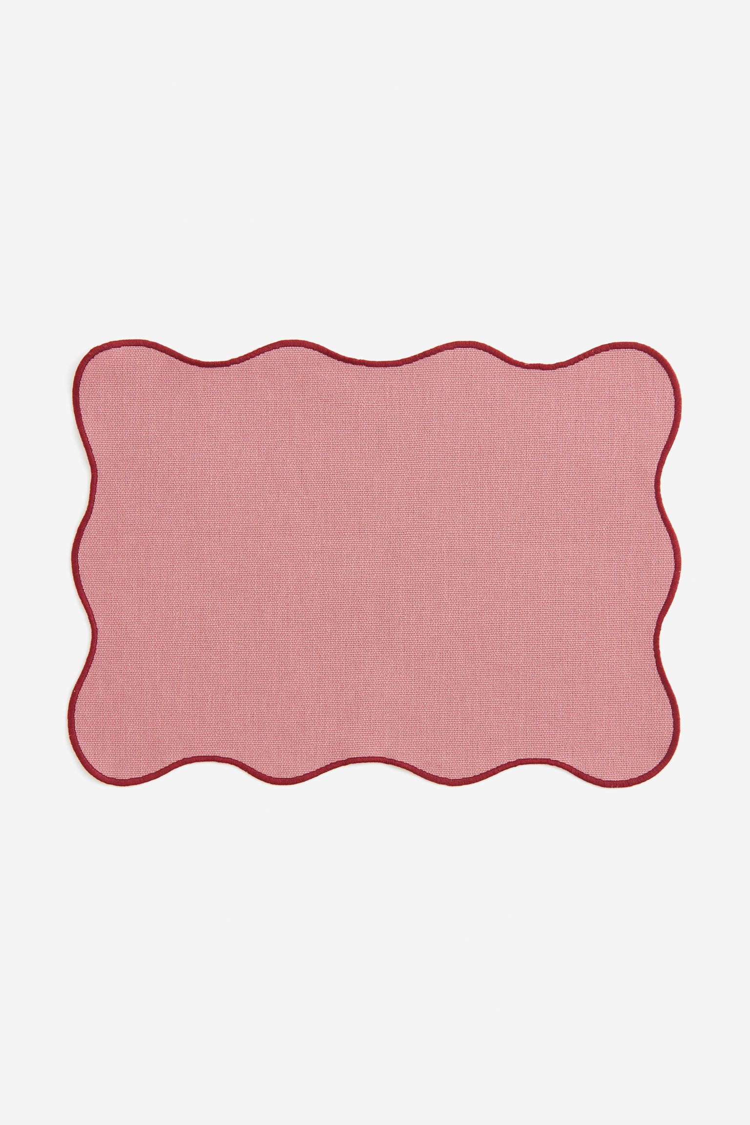 

Scallop-edged place mat