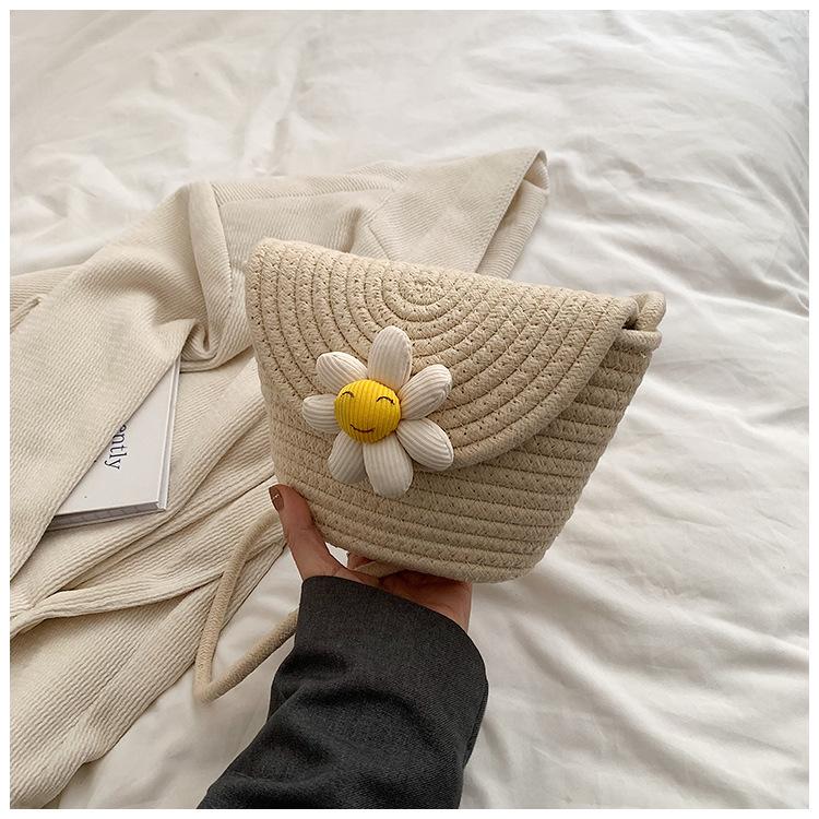 Spring and Summer Korean Cute Little Fragrant Wind Woven Small Flower Contrasting Color Women's Bucket Bag New Women's Shoulder Messenger Bag