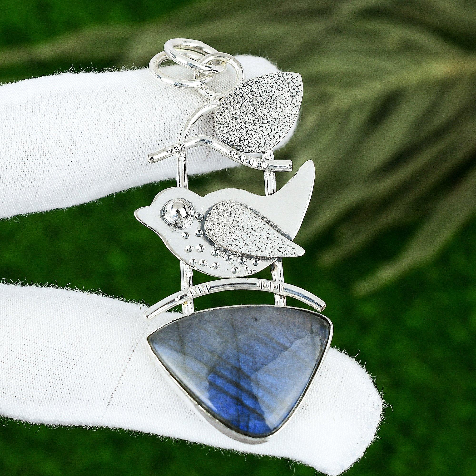 

Natural Labradorite Gemstone Pendant 925 Sterling Silver Jewelry For Women