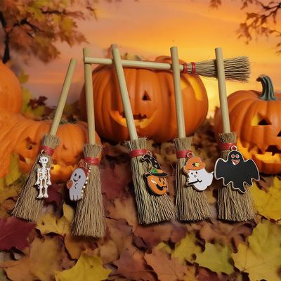 5 Pièces/ensemble Décor d'Halloween Figurines Balai de Sorcière Décor Décoration à Suspendre Arbre Poupée Ornement Sorcière d'Halloween Poupées Jouets Fête d'Halloween