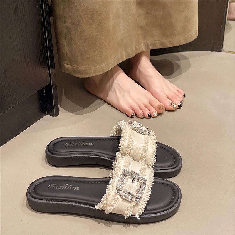 Xiaoxiangfeng Rhinestone Slippers Women's Summer Wear New Internet Celebrity Explosion Flat Bottom One-word Drag Non-slip Beach Sandals
