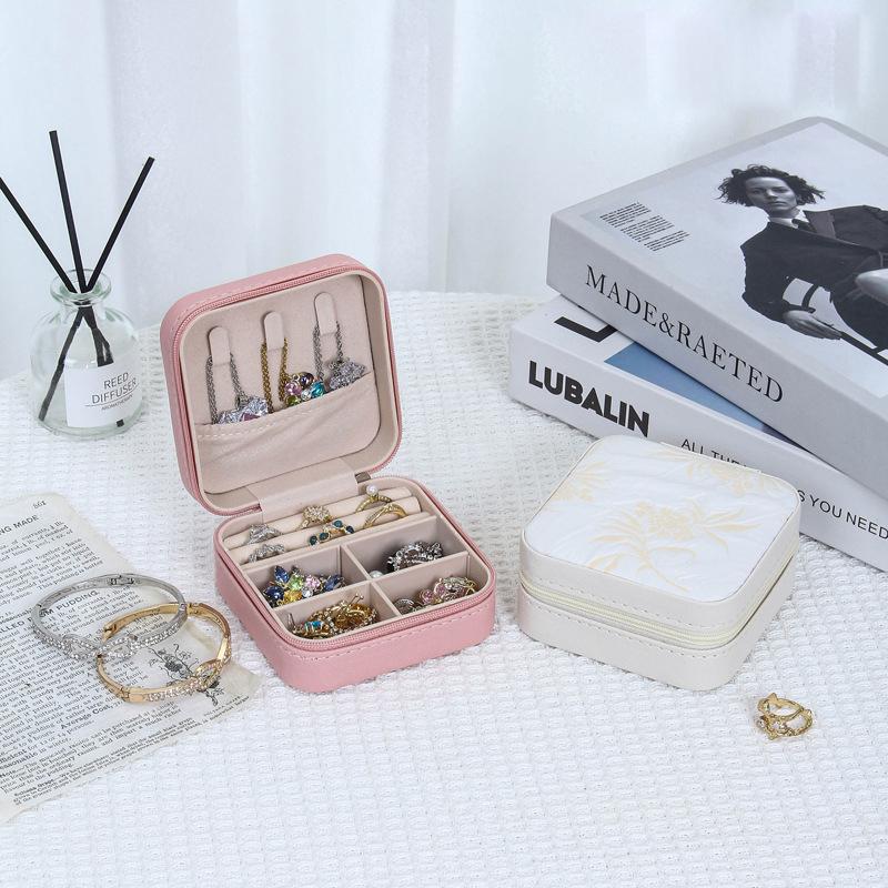 Portable Mini Jewelry Storage Box Travel Organizer Jewelry Case Leather Storage Earrings Necklace Ring Jewelry Organizer Display