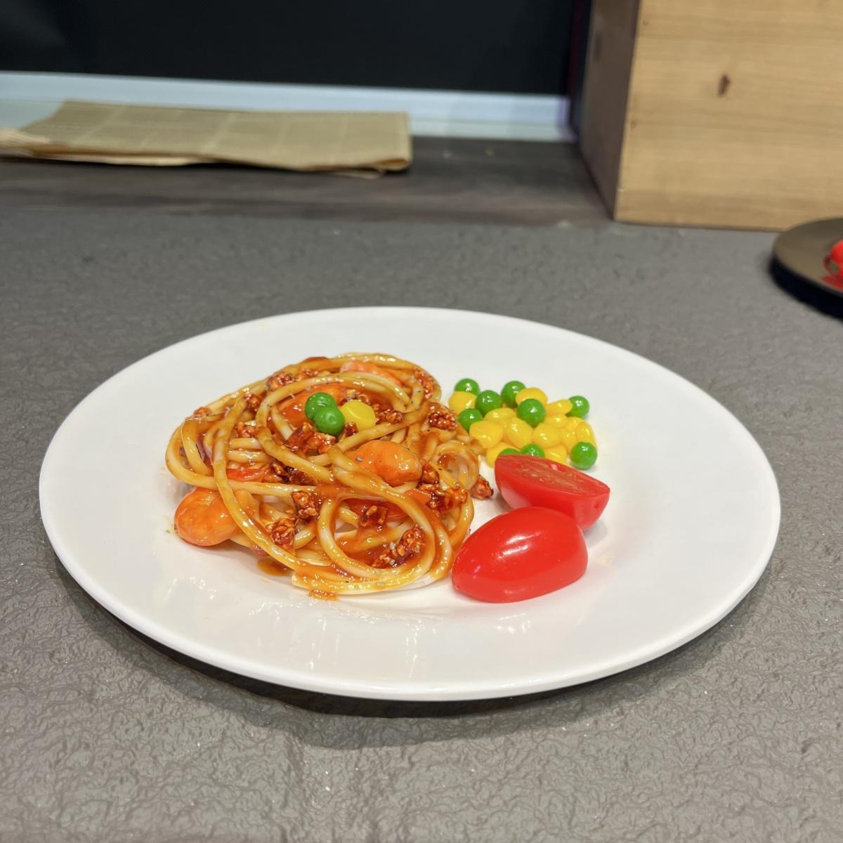 

High fidelity steak spaghetti model decoration for food festivals, restaurant window decoration, photography props