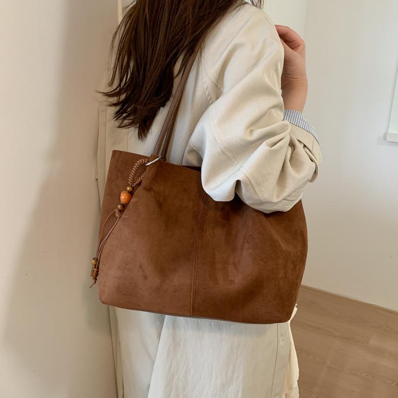 2025 New Niche Retro Large-capacity Casual Autumn and Winter Fashion Simple New Bag Tote Commuter Armpit Bag
