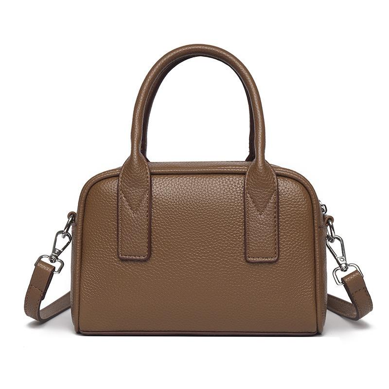 

New retro messenger bag women s texture portable pillow bag simple leather bag versatile commuter messenger bag 21*21*9cm коричневый