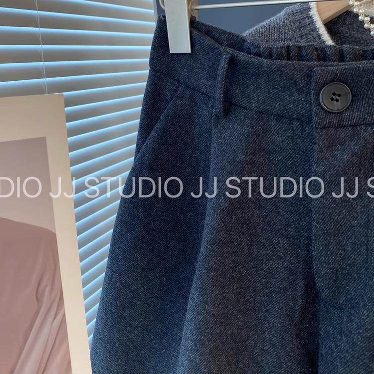 Elegante, hochtaillierte, formende Wollshorts für Damen - Vielseitige graue Bootcut-Hose für den Herbst