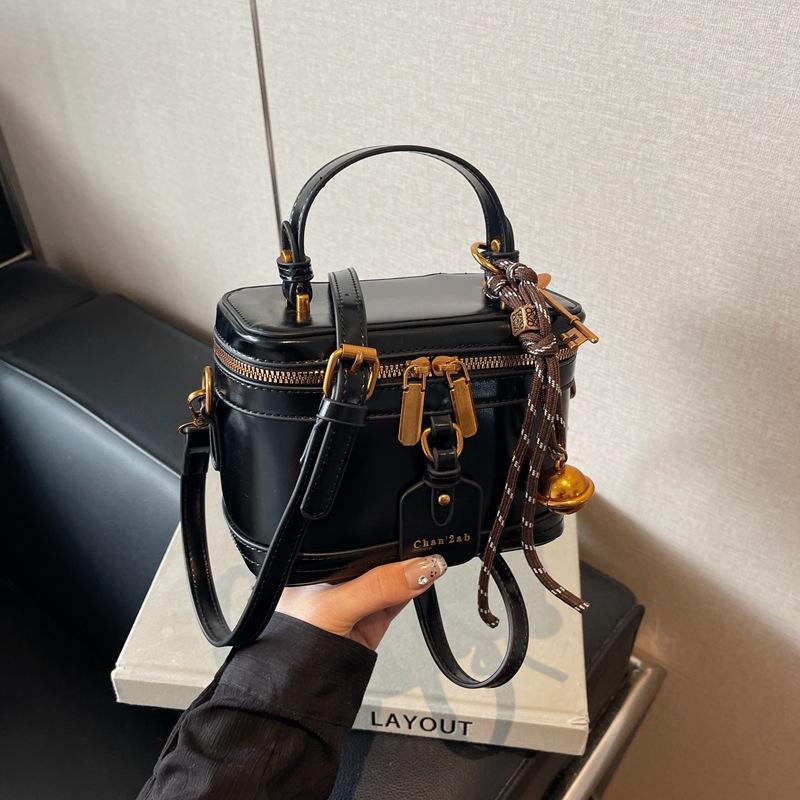 Premium niche bag women's autumn and winter versatile 2025 new fashion shoulder messenger bag women's portable bucket bag