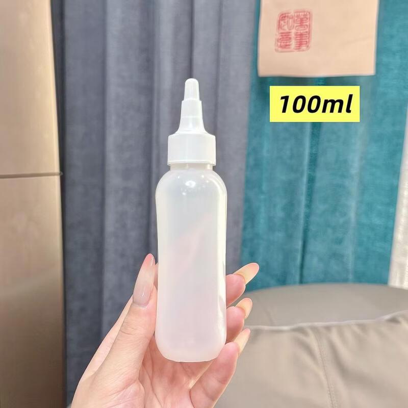 

OIMG Pointed Nozzle Squeeze Bottle