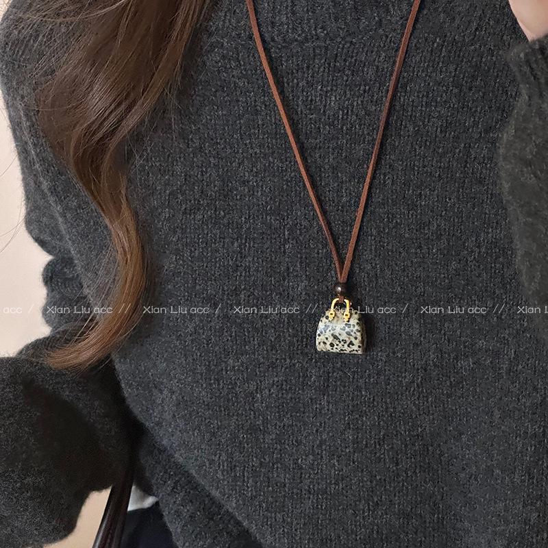 Korean Velvet Cord Tiger Eye Stone Pendant Necklace for Women – High-End Niche Design, Perfect for Autumn and Winter Sweaters.