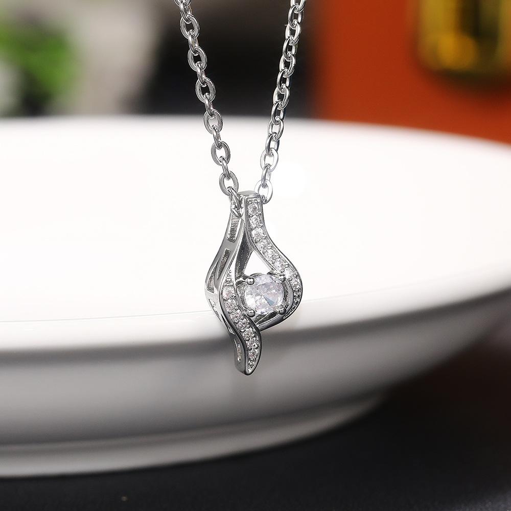 Twisted Open Leaf Single Round Center Stone Side Paved Pendant Two Color Option Cable Chain Clavicle Necklace