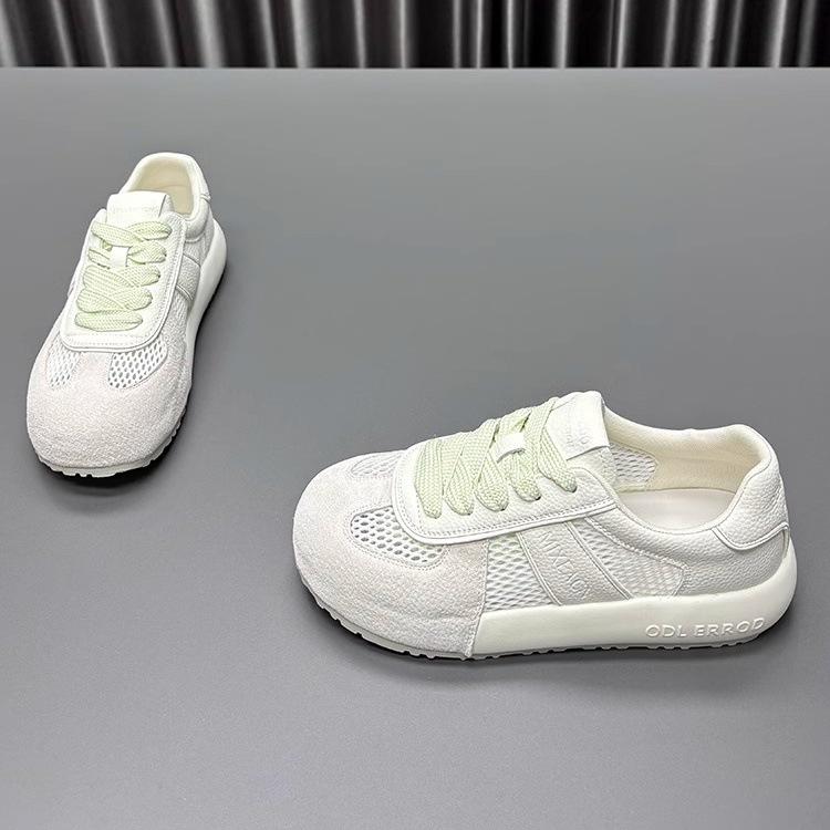 Koreanische Version von leichten, matten Leder-Einzelnetz-atmungsaktiven Freizeitschuhen für Damen-Frühjahr- und Sommer-2025-Modelle, vielseitig höhenvergrößernd