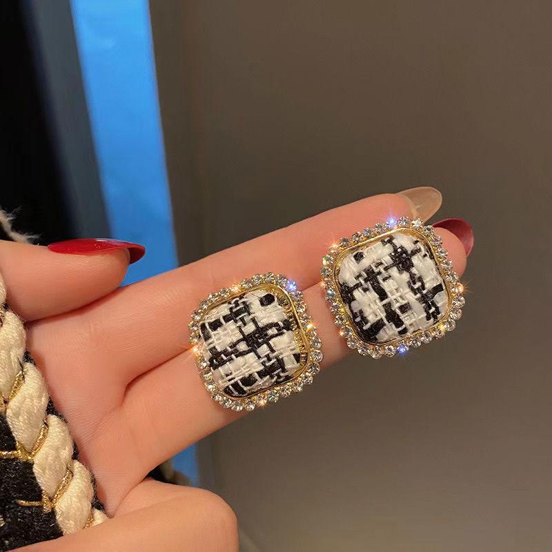 

French Houndstooth Diamond Earrings Tweed Style Sparkly Studs Retro Elegant Fashion Jewelry Trendy Hypoallergenic Look Stylish Daily Wear Accessories