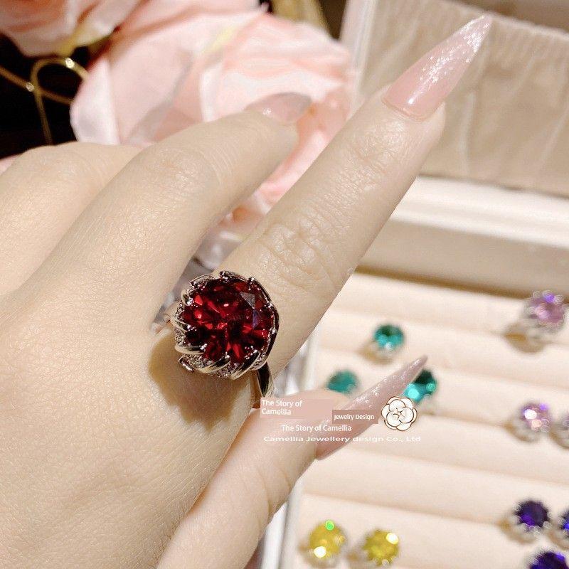 Vintage Fireworks Cut High Carbon Diamond European and American Fashion Luxury Fancy Lotus Ring Necklace and Earring Suit Female