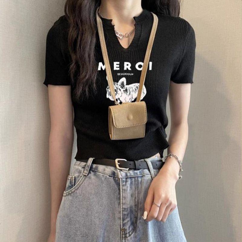 

Серая футболка с короткими рукавами, женская летняя трикотажная футболка с V-образным вырезом и принтом, темпераментный топ Niche One size чёрный