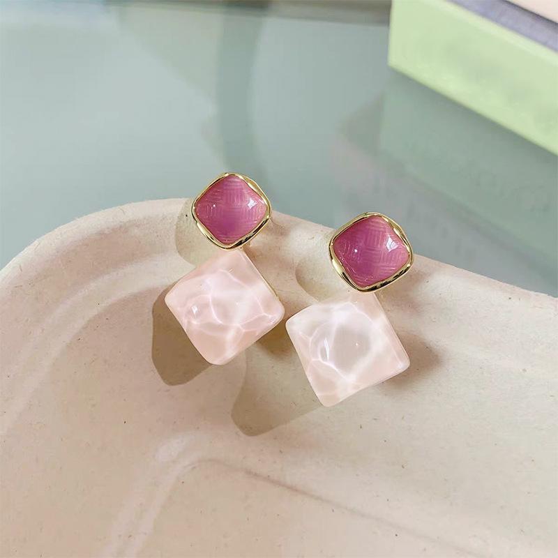 Honeydew Melon Jelly Green Rhombus Earrings – Niche Design, High-End Forest Style Studs for Women