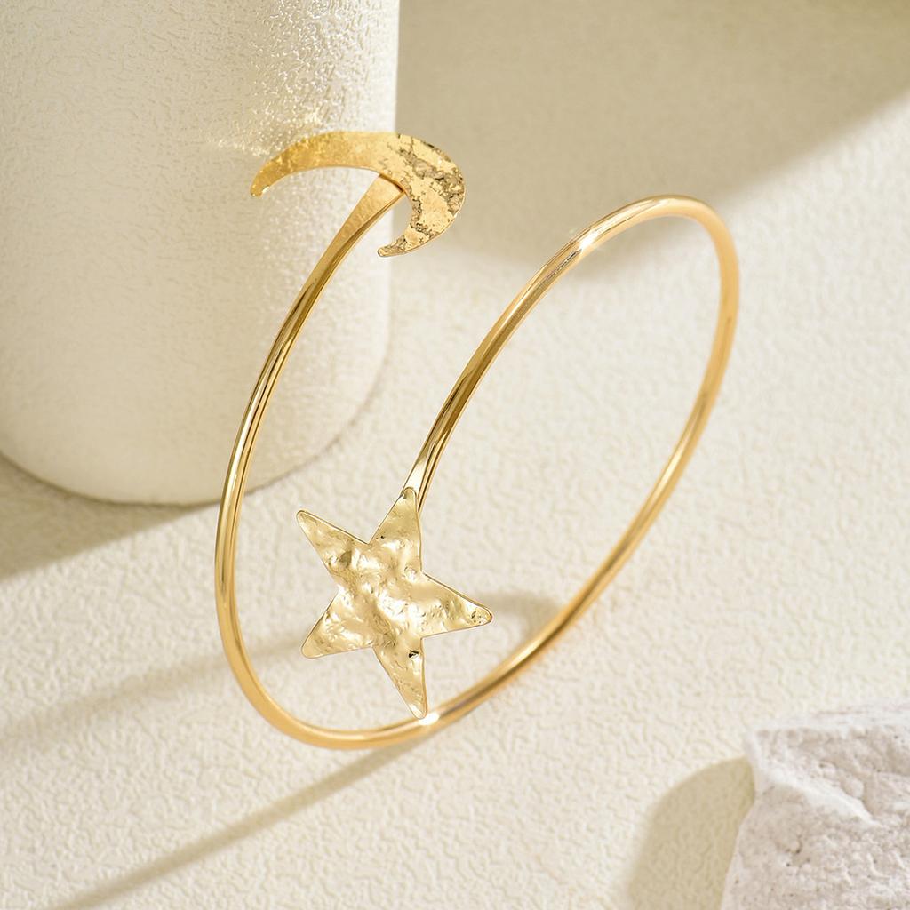 Hot-selling European and American style jewelry, niche star moon design opening bracelet versatile high-end arm ring woman
