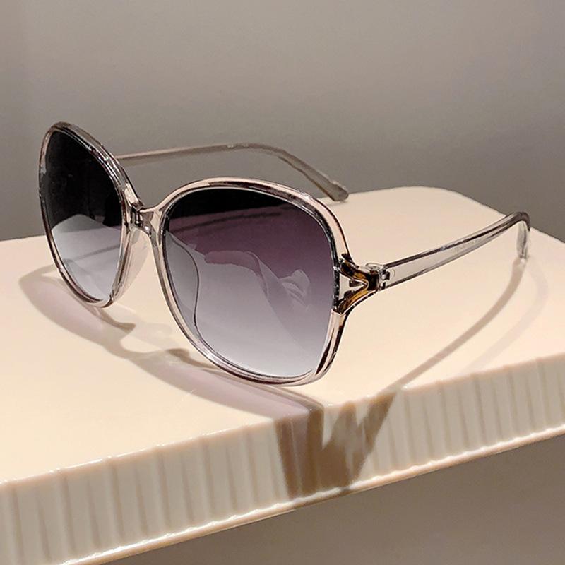 Butterfly Big Frame Sunglasses Women For Female Vintage Elegant Sun Glasses Luxury Brand Designer Punk Popular Rivet Eyeglasses
