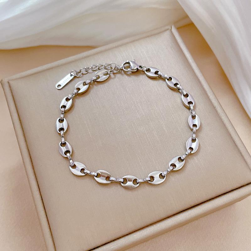 

Minimalist Style Dongdaemun Personalized Pig Nose Furnace Gold Bracelet Female Retro Girlfriend